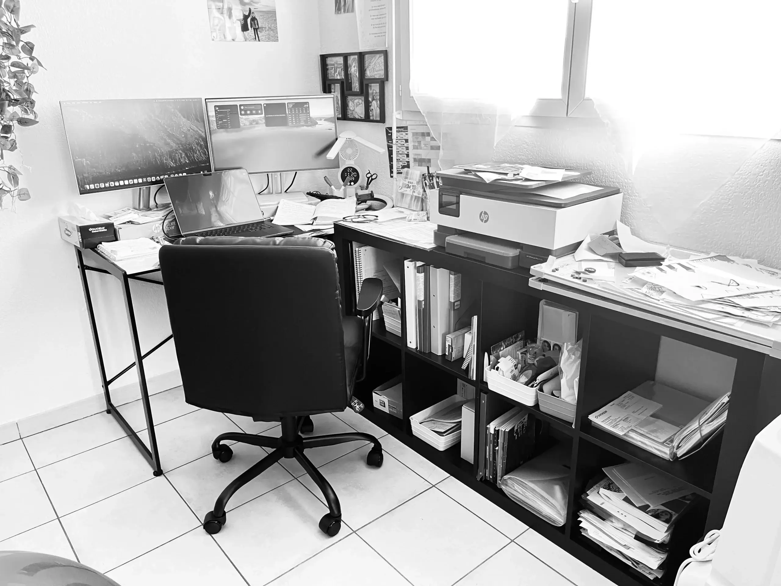 A propos de Sandra - RSM Web Solutions 4 bureau-encombré-RSM Web Solutions